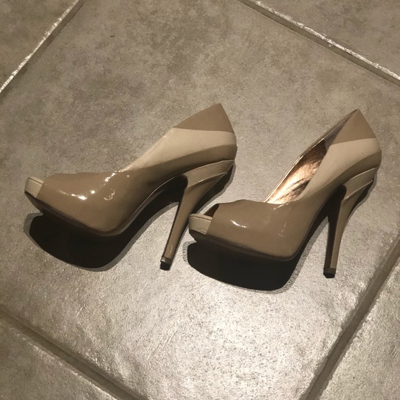 BCBGeneration Liberty Pump - Picture 7 of 11